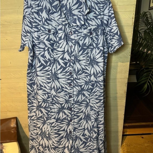 Essentials Blue and White Notched Collar Resort Dress - Picture 13 of 13